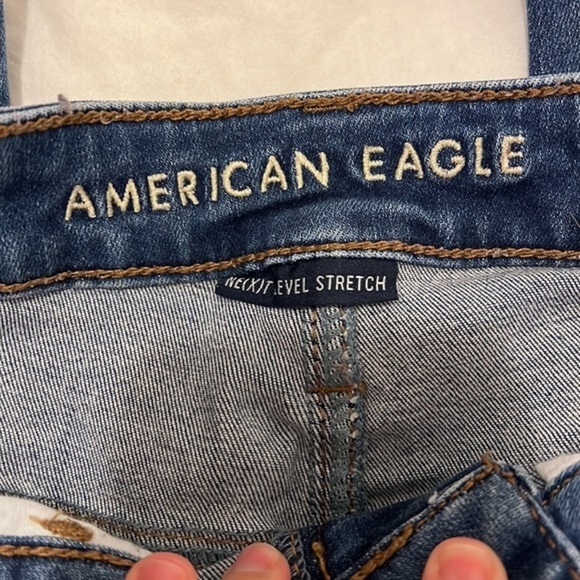 American Eagle Next Level Stretch Distressed Jeans - Size 6 Short - Picture 5 of 10